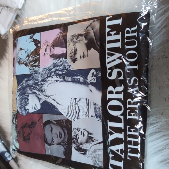 🆕 The Eras Tour Tee - Picture 3 of 7